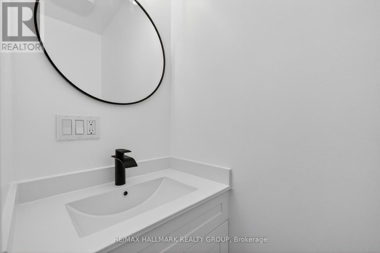 29664979/226-old-colony-road/glencairnhazeldean/ottawa/ontario/K2L1M7_23