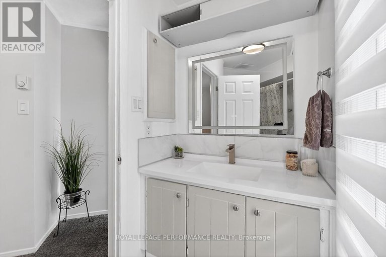 29468633/42-compata-way/blackburn-hamlet-south/ottawa/ontario/K1B4W9_28