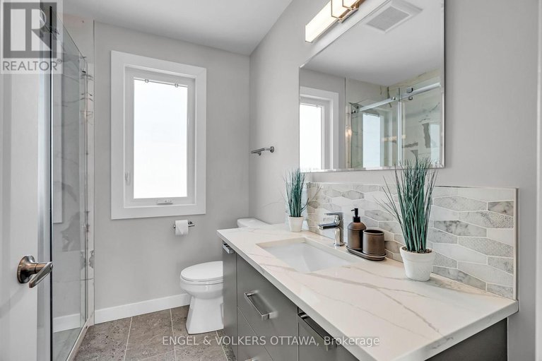 28458762/8-roselawn-court/craig-henrywoodvale/ottawa/ontario/K2G4J2_36
