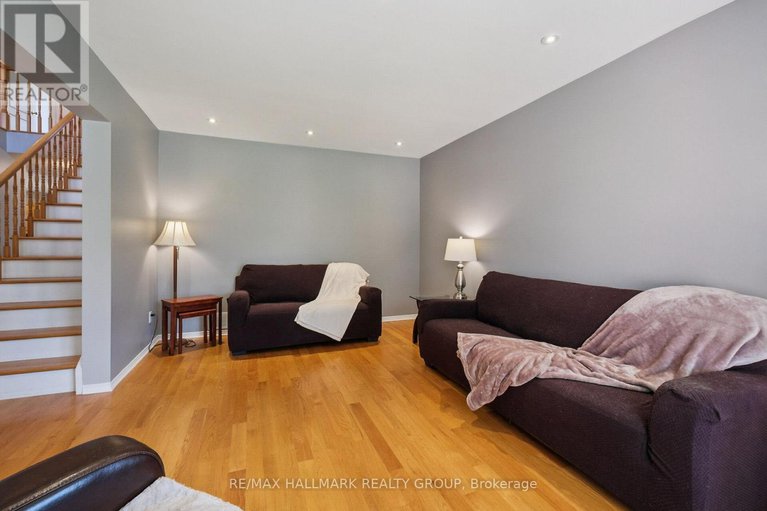 28645671/3034-courtyard-crescent/upper-hunt-club/ottawa/ontario/K1T3R7_6