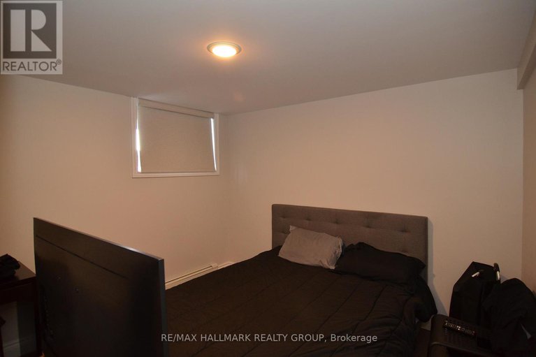 27910607/1926-belcourt-boulevard/chateauneuf/ottawa/ontario/K1C1M5_10