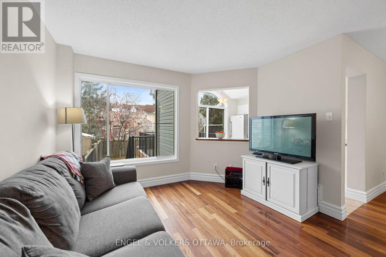 29142168/526-meadowbreeze-drive/emerald-meadowstrailwest/ottawa/ontario/K2M2T4_10