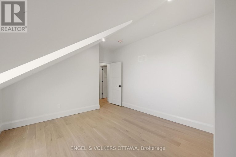 29649230/35-mackay-street/new-edinburgh/ottawa/ontario/K1M2B2_44