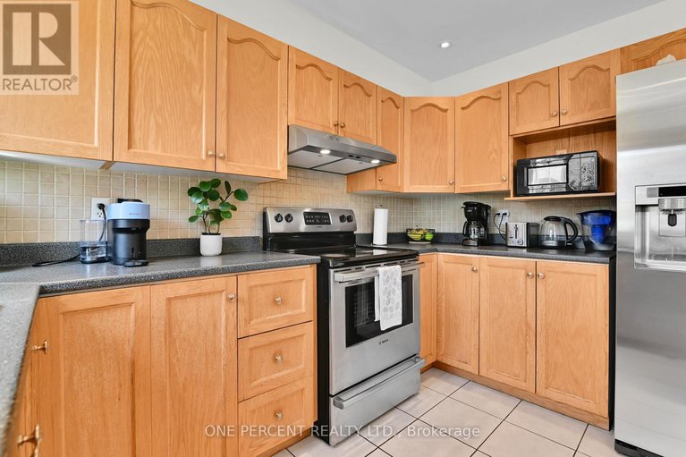 28463418/2572-alanis-private/emerald-woodssawmill-creek/ottawa/ontario/K1T4A1_19