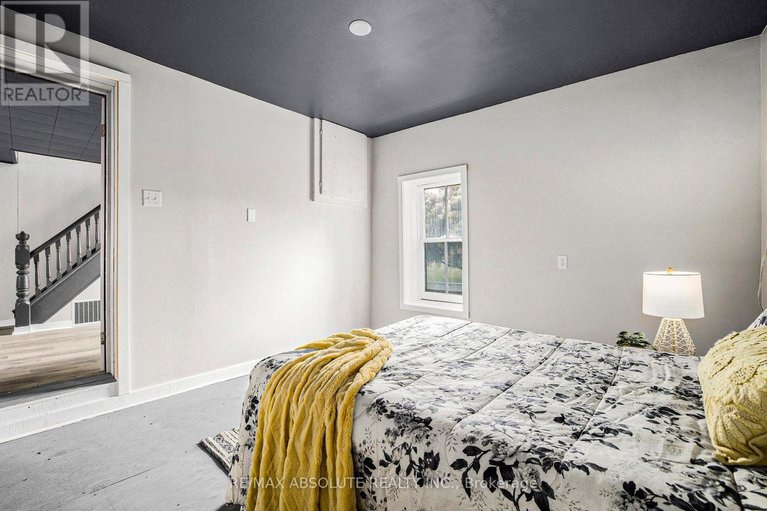 29607383/10-neilson-street/mcnabbraeside-twps/mcnabbraeside/ontario/K7S3G2_17