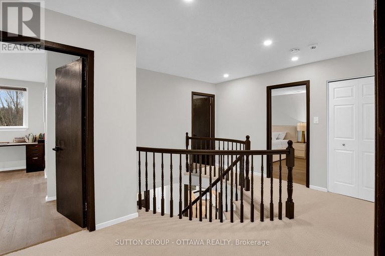 28535998/13-weatherwood-crescent/pineglencountry-place/ottawa/ontario/K2E7C5_24