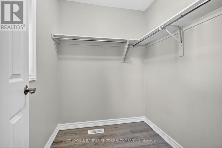 28991192/815-mikinak-road/cfb-rockcliffe-and-area/ottawa/ontario/K1K4Z9_28