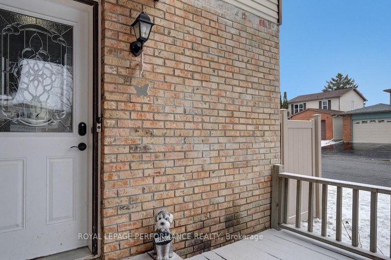 29576627/32-brando-crescent/hunt-club-parkgreenboro/ottawa/ontario/K1T2E3_4