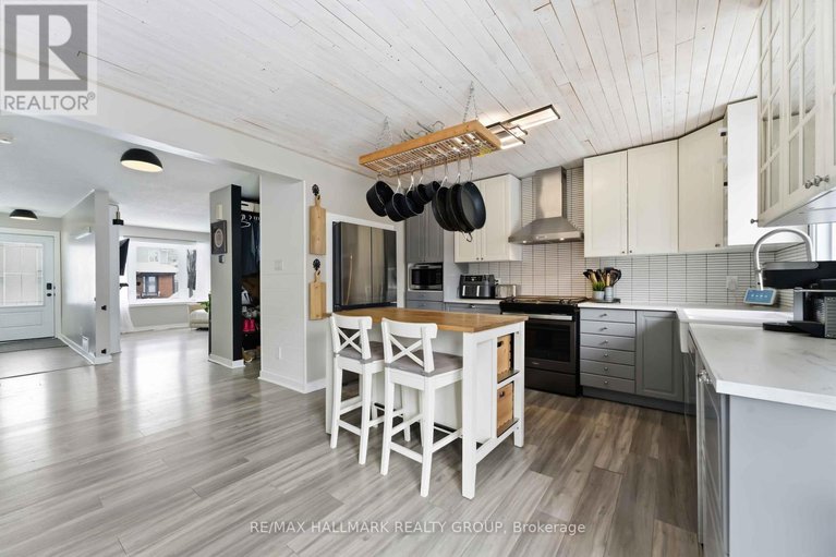 29416522/1091-burgundy-lane/convent-glen/ottawa/ontario/K1C2M9_12