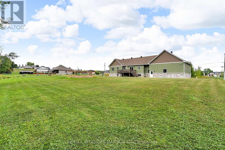 28797293/6840-lalonde-boulevard/south-glengarry-charlottenburgh-twp/south-glengarry/ontario/K0C2E0_35