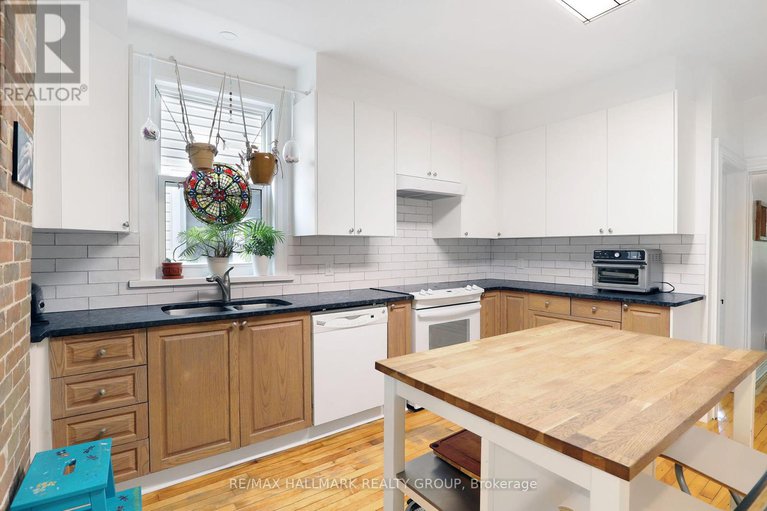 28805291/8-elm-street/west-centre-town/ottawa/ontario/K1R6N1_13
