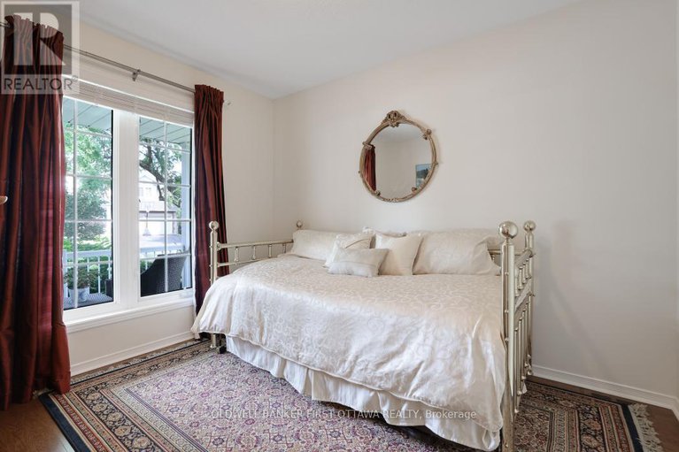28678446/10-ladybirds-crescent/stittsville-north/ottawa/ontario/K2S1Z6_8