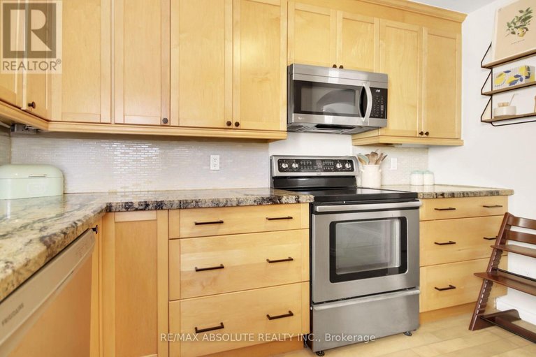 29532776/294-turnstone-court/chatelaine-village/ottawa/ontario/K1E2V2_23