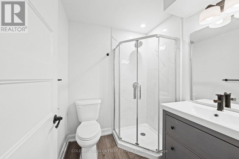 29689692/351-amiens-street/bilberry-creekqueenswood-heights/ottawa/ontario/K1E1P1_37
