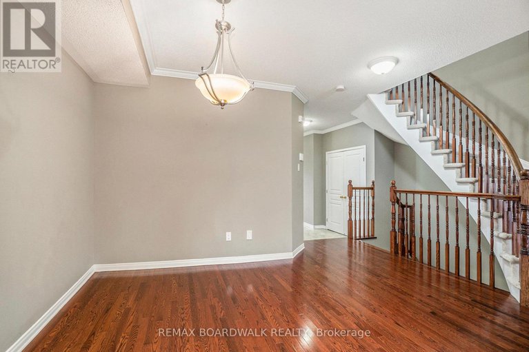 28803374/714-regiment-avenue/emerald-meadowstrailwest/ottawa/ontario/K2M0E3_4