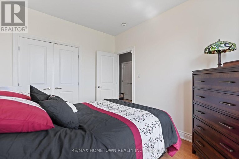 29597688/8-billings-avenue-w/iroquois/south-dundas/ontario/K0E1K0_17