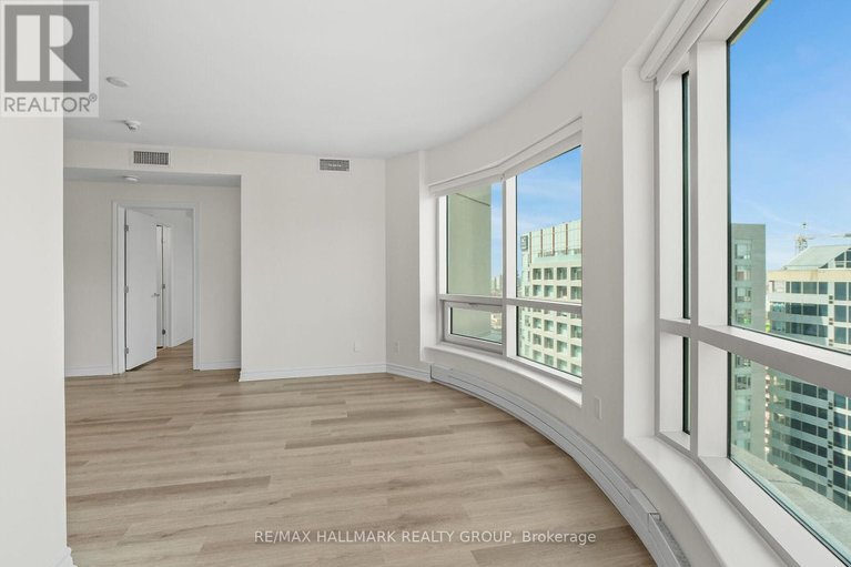 29651498/2404-234-rideau-street/sandy-hill/ottawa/ontario/K1N0A9_13