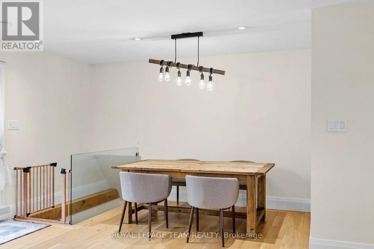 29651251/185-lacroix-avenue/bilberry-creekqueenswood-heights/ottawa/ontario/K1E1K2_21