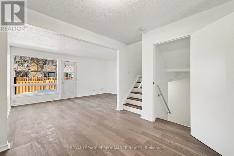 29425118/1584-feather-lane/sawmill-creektimbermill/ottawa/ontario/K1T1V4_9