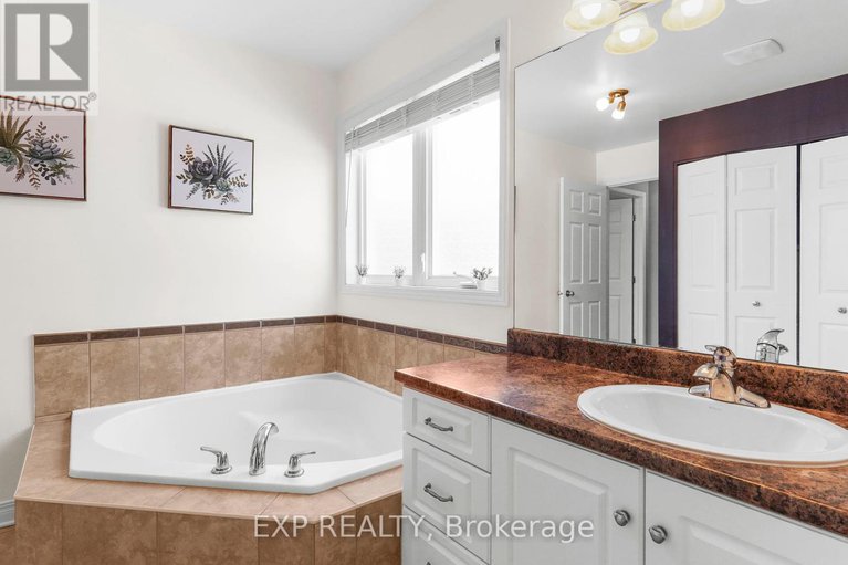 28579919/114-echowoods-avenue/stittsville-north/ottawa/ontario/K2S2E7_21