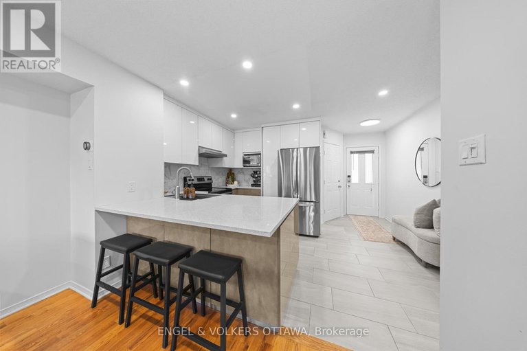 29670402/9-festive-private/central-park/ottawa/ontario/K2C4A1_5