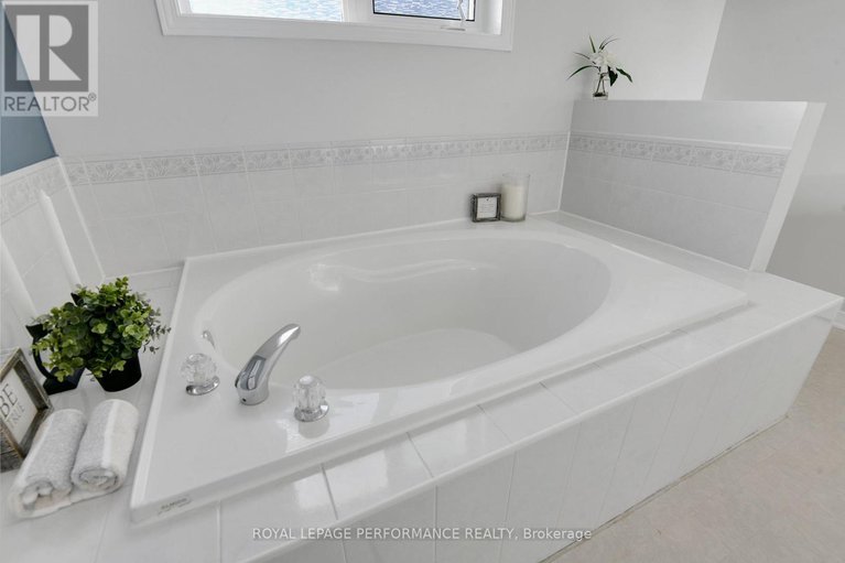 28146321/1896-northlands-drive/fallingbrookgardenway-south/ottawa/ontario/K4A3K7_19