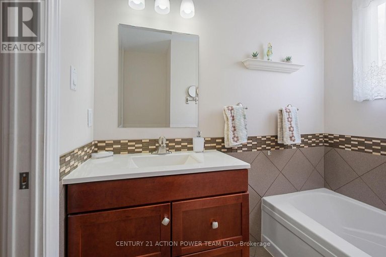 29647357/1535-st-georges-street/bilberry-creekqueenswood-heights/ottawa/ontario/K1E1R1_33