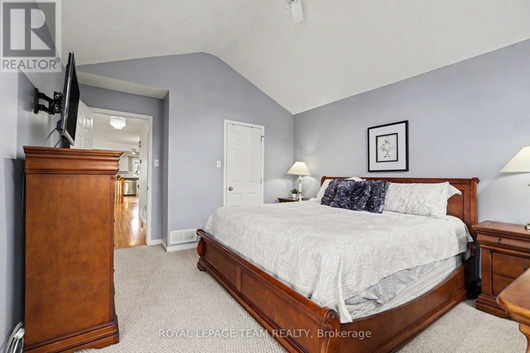 29688007/1598-lisbon-street/fallingbrookpineridge/ottawa/ontario/K4A4C3_15