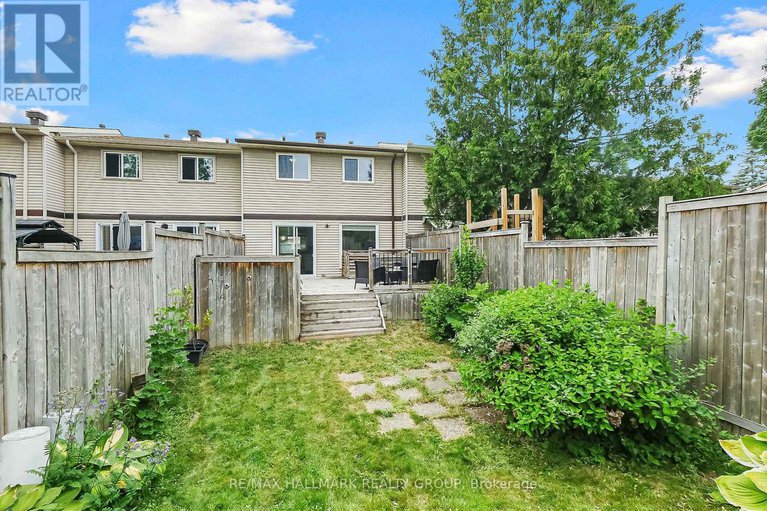 28538565/296-pintail-terrace/chatelaine-village/ottawa/ontario/K1E2A1_40