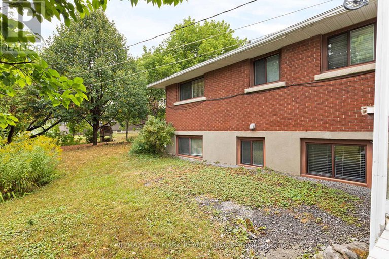 28791936/1215-1217-willowdale-avenue/alta-vista/ottawa/ontario/K1H7S5_34