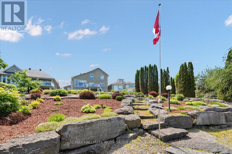 28463526/6373-radisson-way/hiawatha-parkconvent-glen/ottawa/ontario/K1C2Z9_41