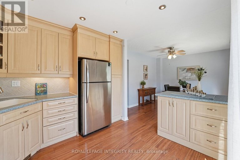 29649583/776-vinette-crescent/chatelaine-village/ottawa/ontario/K1E1W9_9