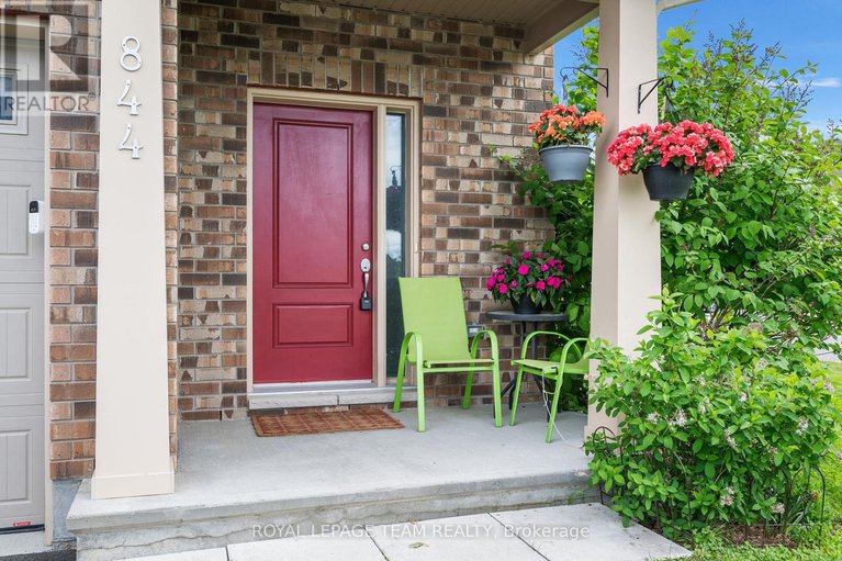 28396452/844-cedar-creek-drive/blossom-parkkemp-parkfindlay-creek/ottawa/ontario/K1T0B3_3