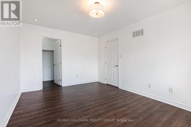 28905128/2427-nutgrove-avenue/half-moon-bay/ottawa/ontario/K2J0X4_28