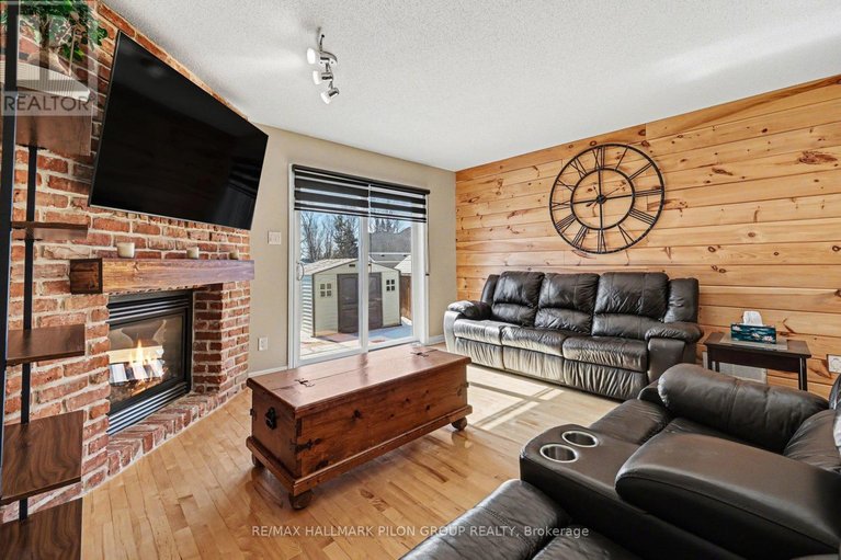 29541986/18-abbey-crescent/village-of-russell/russell/ontario/K4R0B5_10