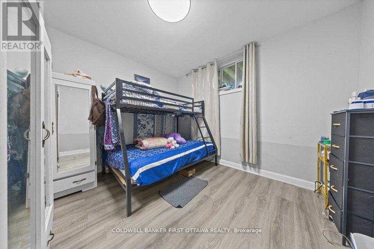 29049401/562-queen-mary-street/overbrookcastle-heights/ottawa/ontario/K1K1W1_25