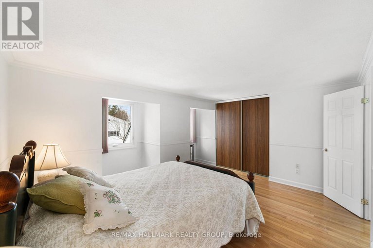 29434768/1177-st-moritz-crescent-n/convent-glen-north/ottawa/ontario/K1C2B2_27