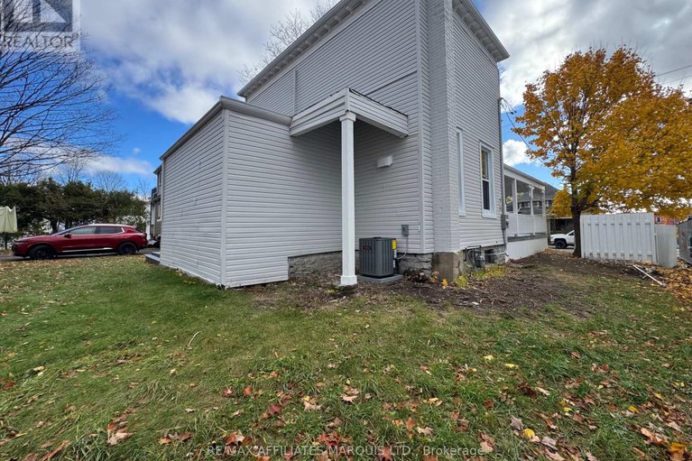 29078821/11-elgin-street-e/alexandria/north-glengarry/ontario/K0C1A0_9