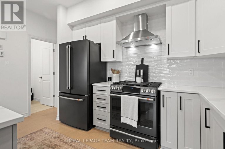 29015602/14-verglas-lane/mer-bleuebradley-estatesanderson-park/ottawa/ontario/K1W0P5_10