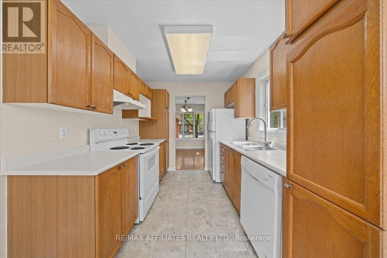 28647317/1510-duplante-avenue/fallingbrookpineridge/ottawa/ontario/K4A3Y8_13