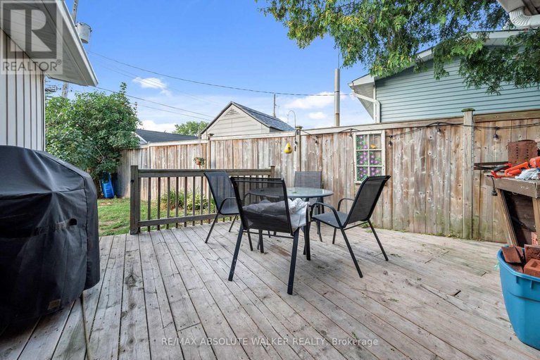 28742533/428-hatfield-crescent/bilberry-creekqueenswood-heights/ottawa/ontario/K1E1M8_18