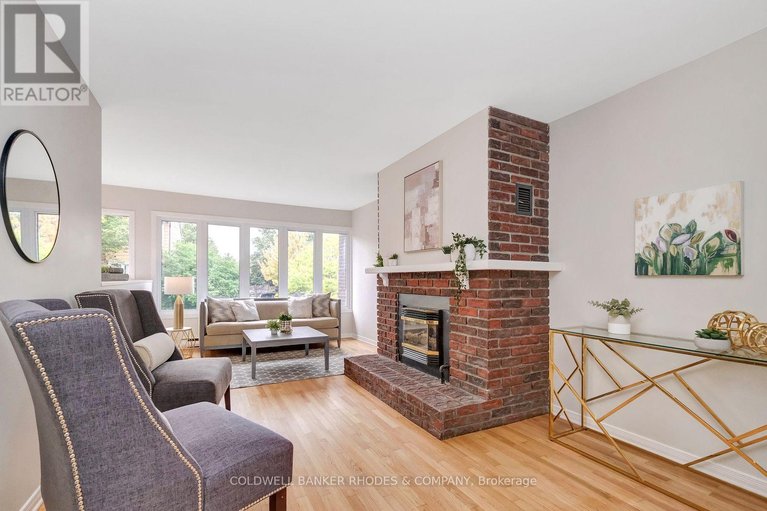 29445571/2098-eric-crescent/pineview/ottawa/ontario/K1B4P4_5