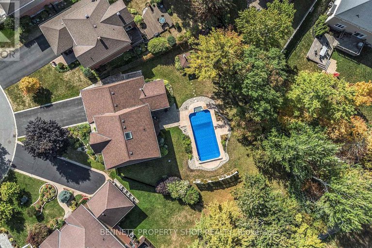 29325608/15-brandy-creek-crescent/bridlewood/ottawa/ontario/K2M2B8_35