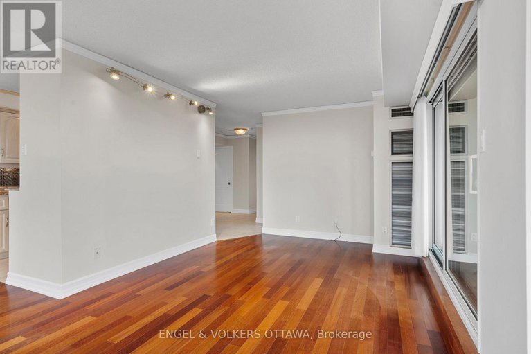 28971106/1604-545-st-laurent-boulevard/viscount-alexander-park/ottawa/ontario/K1K4H9_9