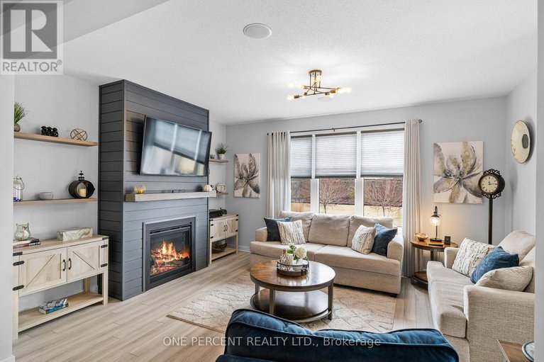 29563341/1002-showman-street/goulbourn-twp-from-franktown-rdsouth-to-rideau/ottawa/ontario/K0A2Z0_11