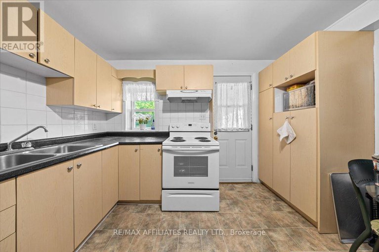 28601010/310-shakespeare-street/vanier/ottawa/ontario/K1L5M2_11