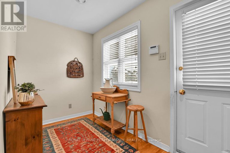 29349963/6-elmdale-avenue/lindenlea/ottawa/ontario/K1M1A4_16