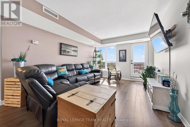 29651493/811-120-grant-carman-drive/mooneys-bayrevelstoke/ottawa/ontario/K2E1C8_23