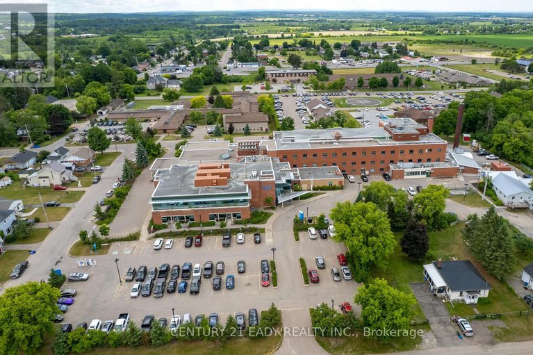 28505414/424-moore-street/renfrew/renfrew/ontario/K7V1L9_43