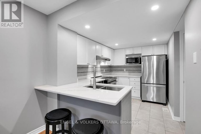 29613814/1-maurya-court/hunt-club-park/ottawa/ontario/K1G5S2_11